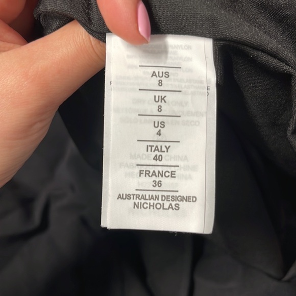 NWOT NICHOLAS Tena Deep V Sweetheart Gown in Black size 4 - Picture 5 of 9